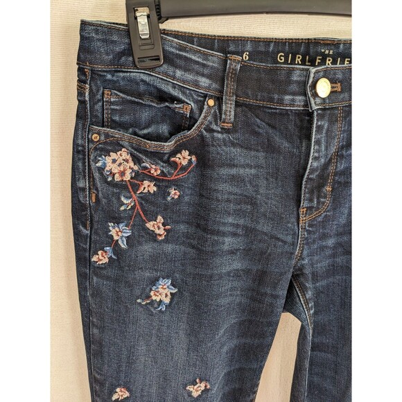 White House Black Market Girlfriend Jeans Floral Embroidery Low Rise Sz 6 Denim - Picture 3 of 10
